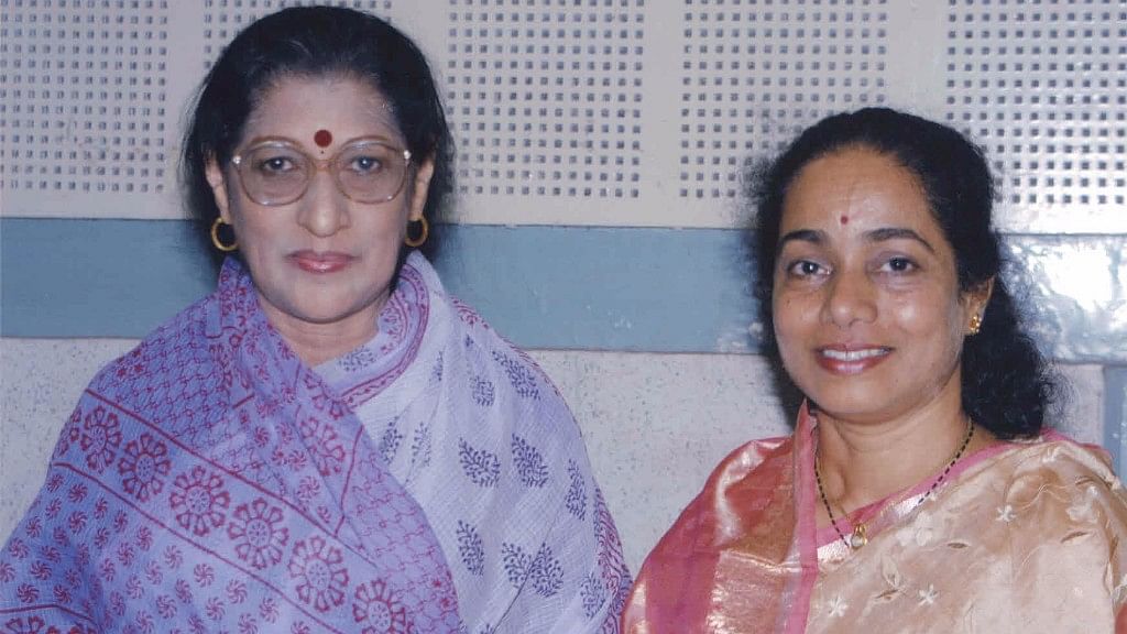 Shrimati Kishori Amonkar (left) with Shrimati Shruti Sadolikar Katkar. (Photo Courtesy: Shruti Sadolikar Katkar)