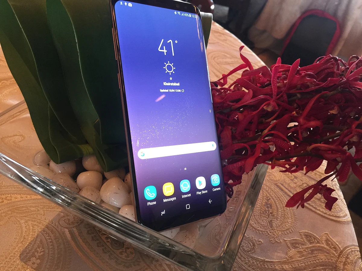 The new Samsung phones come with Infinity Display ( Photo: <b>The Quint</b>)