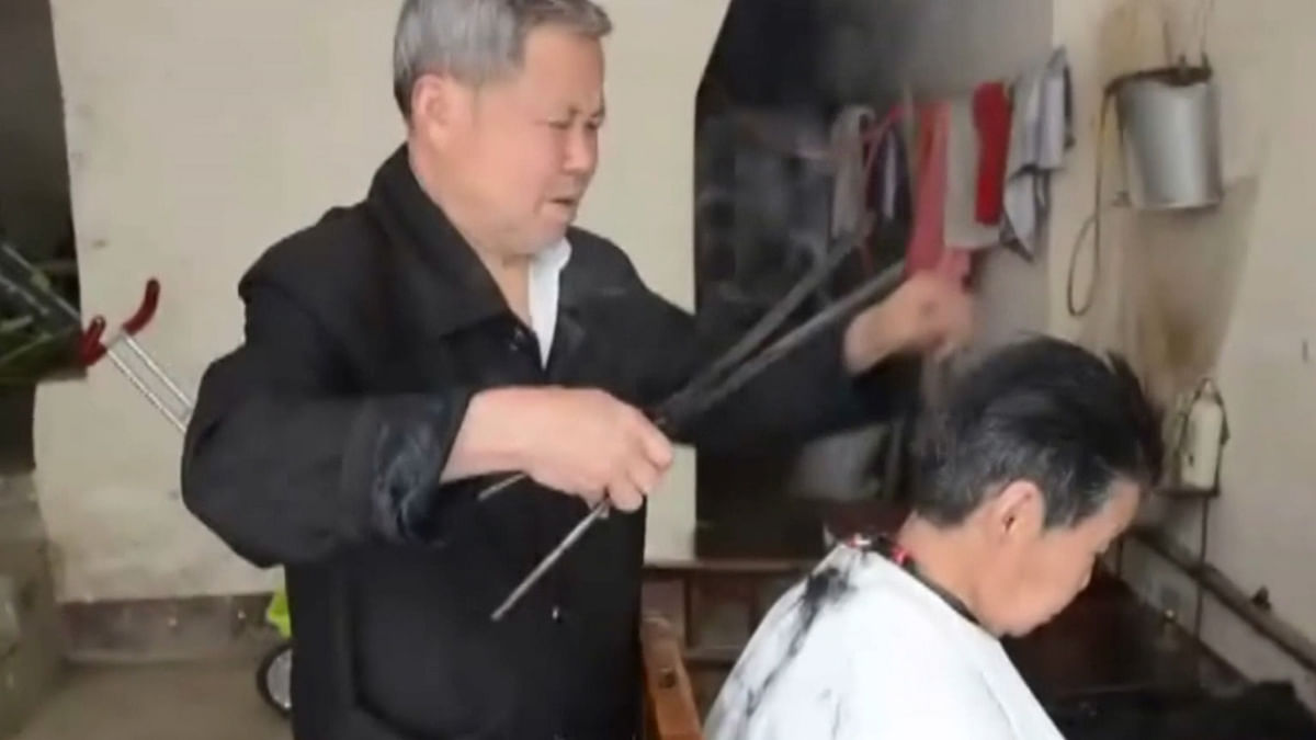 Holy Smokes! This Barber From China Styles Hair With Heated Tongs