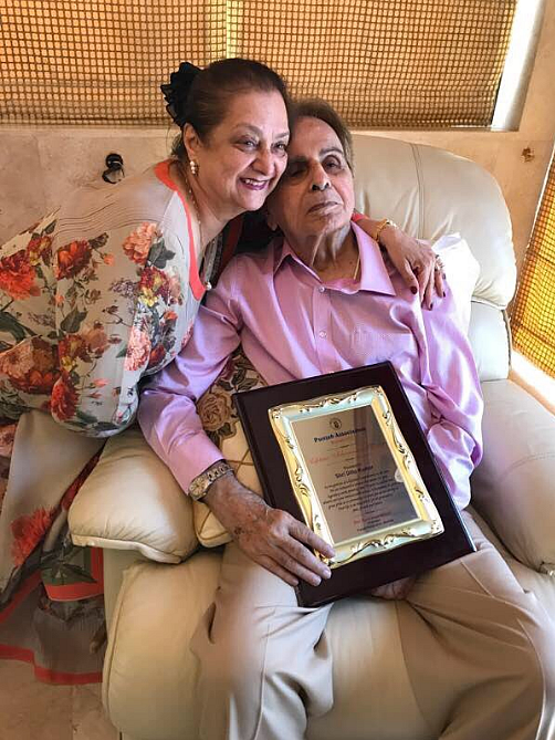 Dilip Kumar holding his Living Legend Lifetime award with Saira Banu. (Photo courtesy: Twitter)