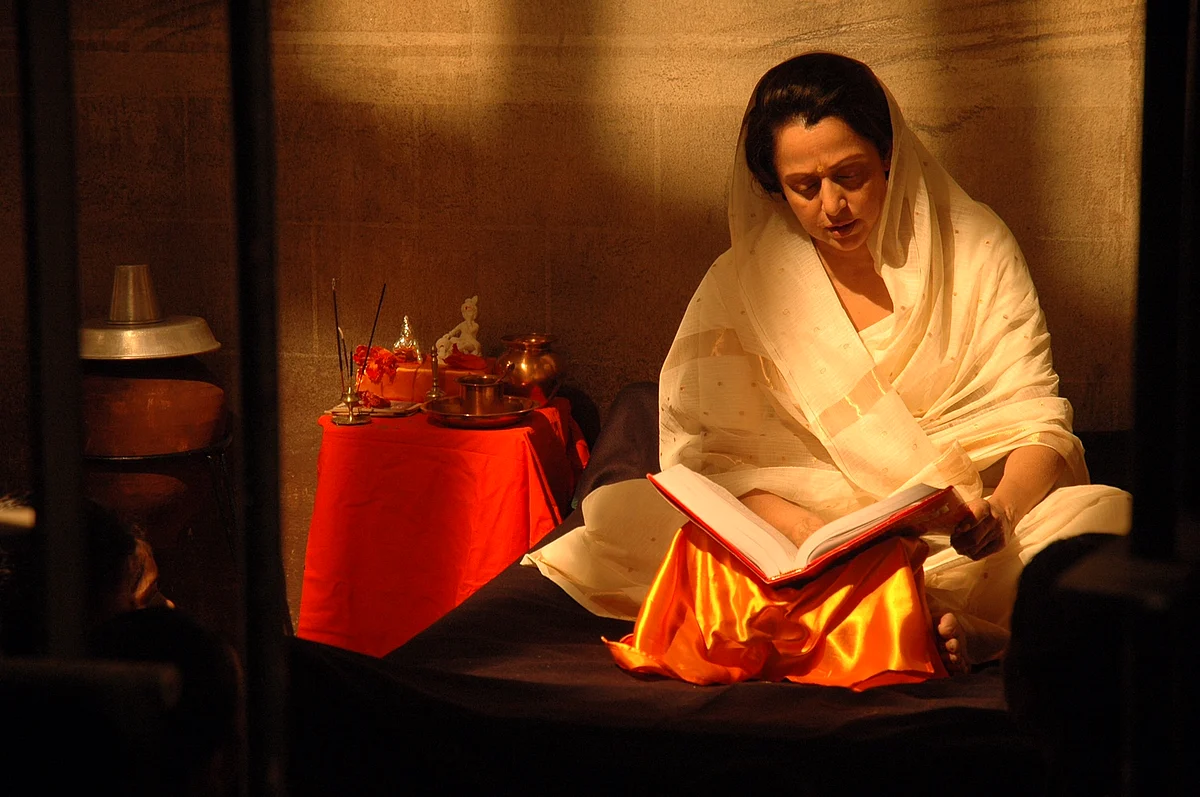 Hema Malini in a solemn still from <i>Ek Thi Rani Aisi Bhi</i>. (Photo Courtesy: Zee Essel Group)