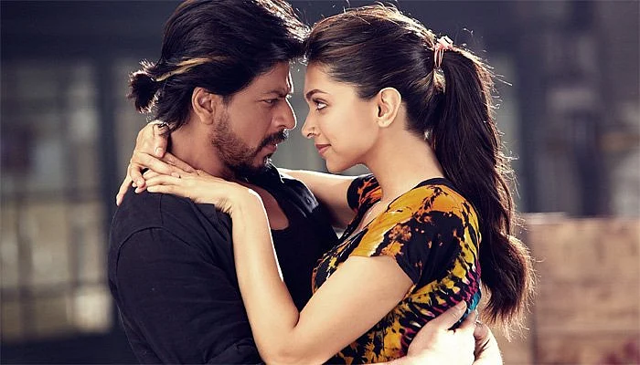 Deepika reportedly rejected a film with SRK due to her prior commitments to <i>Padmavati</i>. (Photo courtesy: Twitter/TarekhPeTarekh)