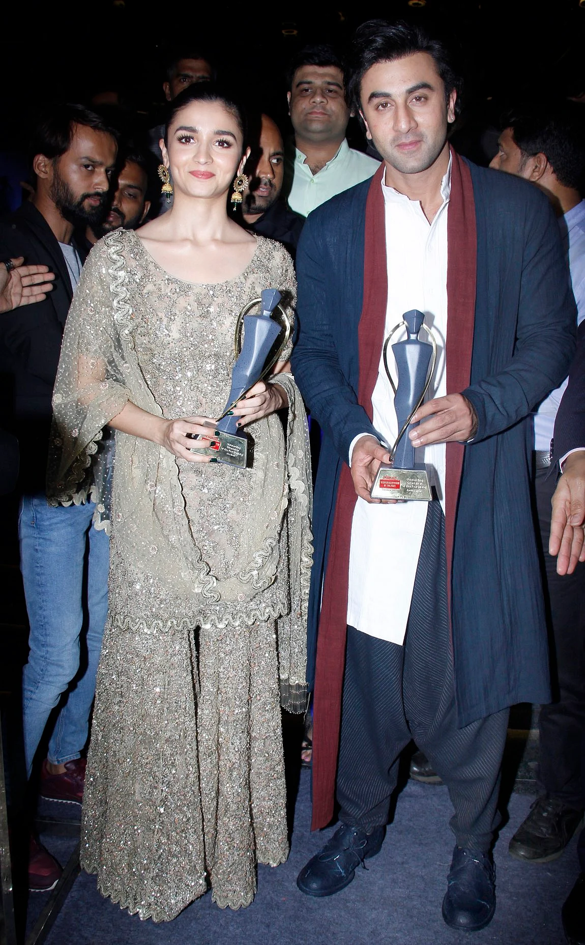 Alia and Ranbir pose with their trophies. (Photo: Yogen Shah)