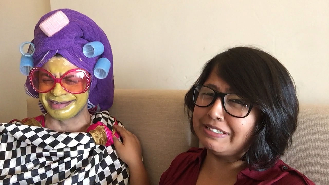 It takes a Bengali to make Pammi aunty emotional about Punjabis. (Photo: The Quint)&nbsp;