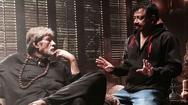 Amitabh Bachchan and Ram Gopal Varma in deep conversation on a film set. (Photo courtesy: Twitter/<a href="https://twitter.com/RGVzoomin">@<b>RGVzoomin</b></a>)