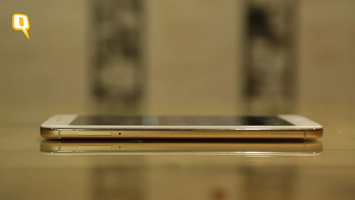 Is the Vivo V5s a dependable device? (Photo: Shiv Kumar Maurya/<b>The Quint</b>)