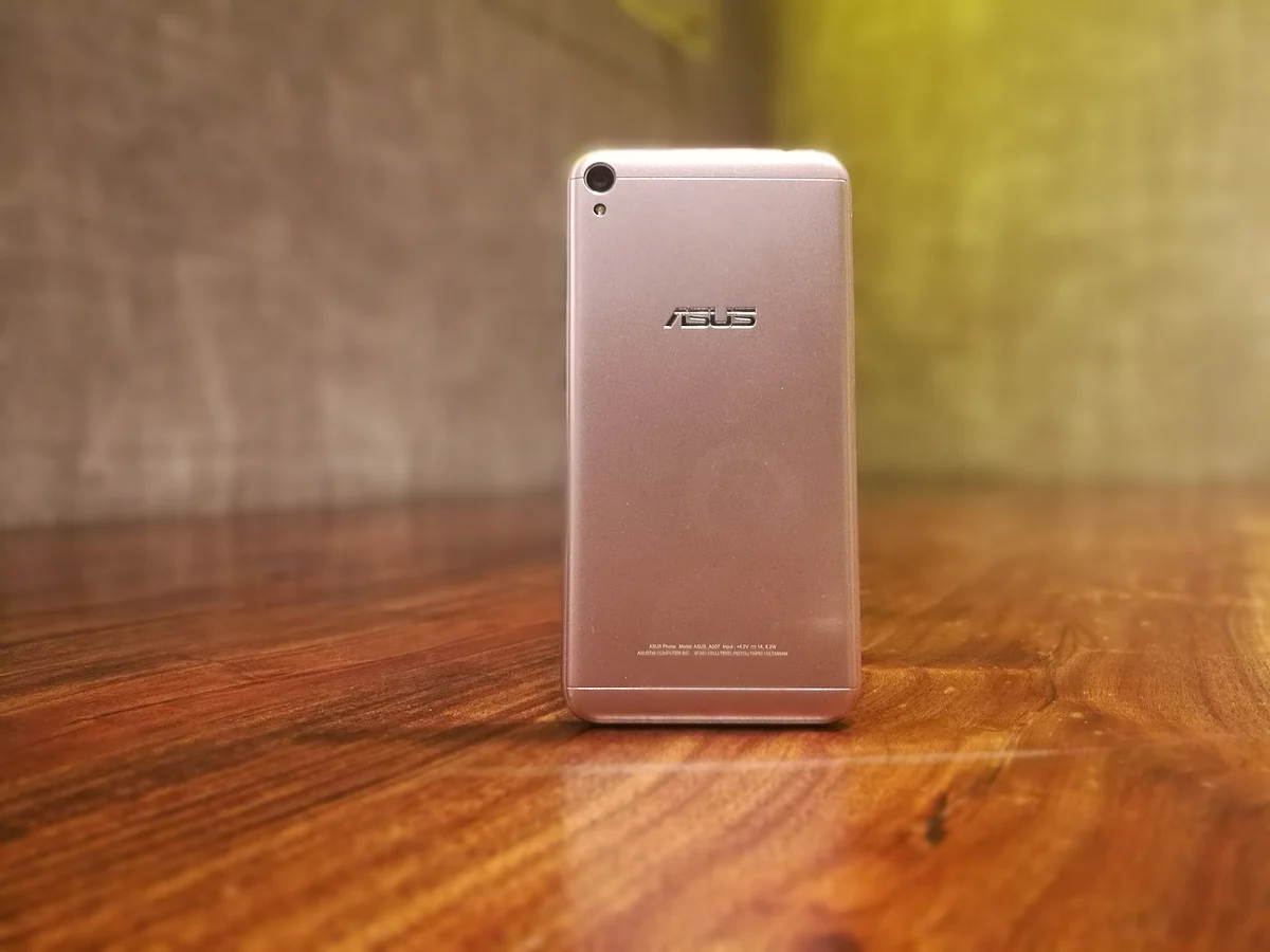 Feature phone with 4G internet for under 2k? Most of us would go for it. 