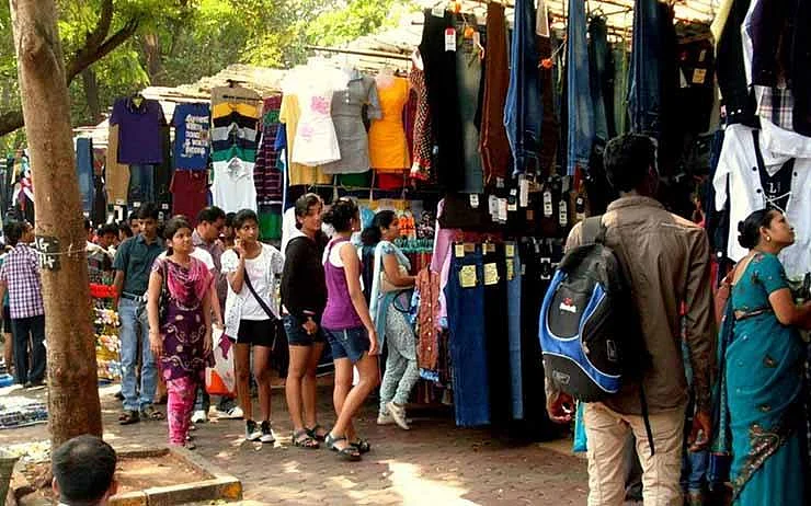 Fashion street in Mumbai. (Photo courtesy: <a href="https://www.facebook.com/things2doinmumbai/">Facebook/ things2doinmumbai</a>)