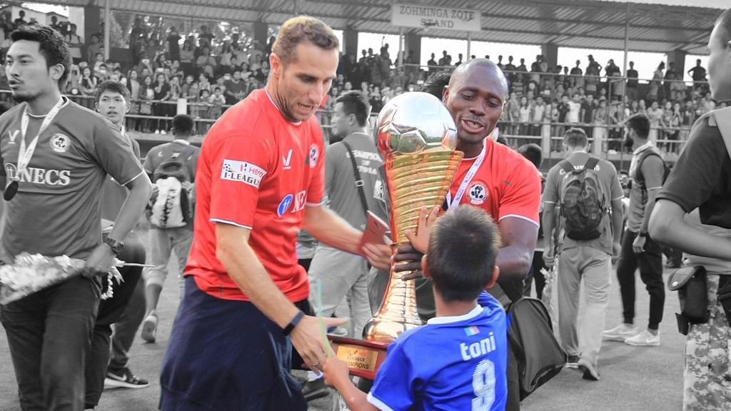Aizawl FC players with the I-league trophy (Photo: Lal Zarzova/Altered by <b>The Quint</b>)