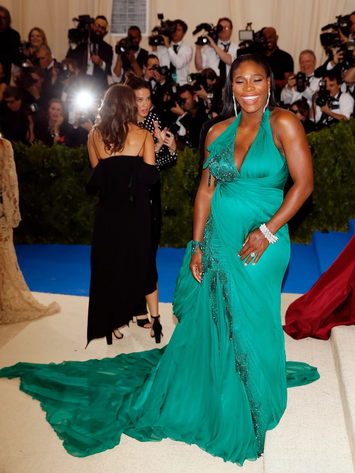 A pregnant Serena Williams looks lovely in green. (Photo: Reuters)