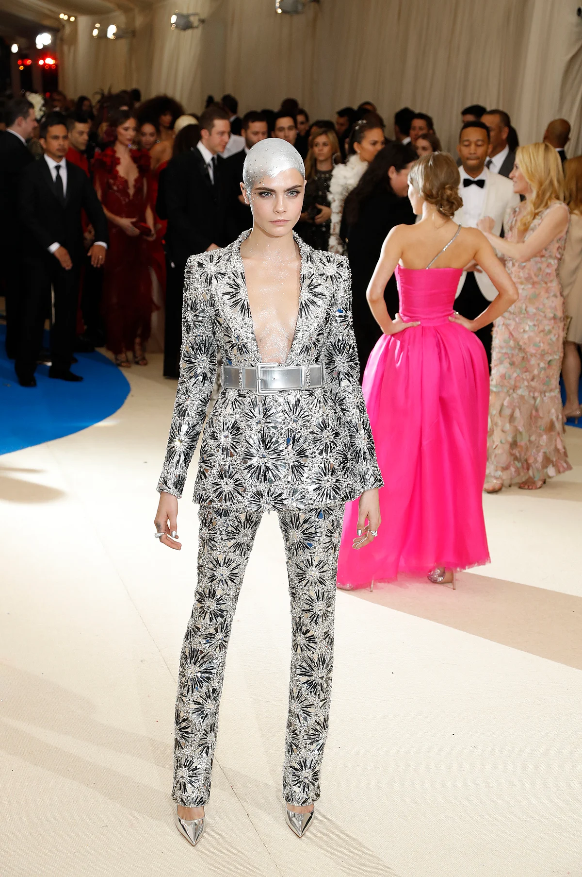 A bald Cara Delevingne sports a futuristic look and we can’t look away! (Photo: Reuters)