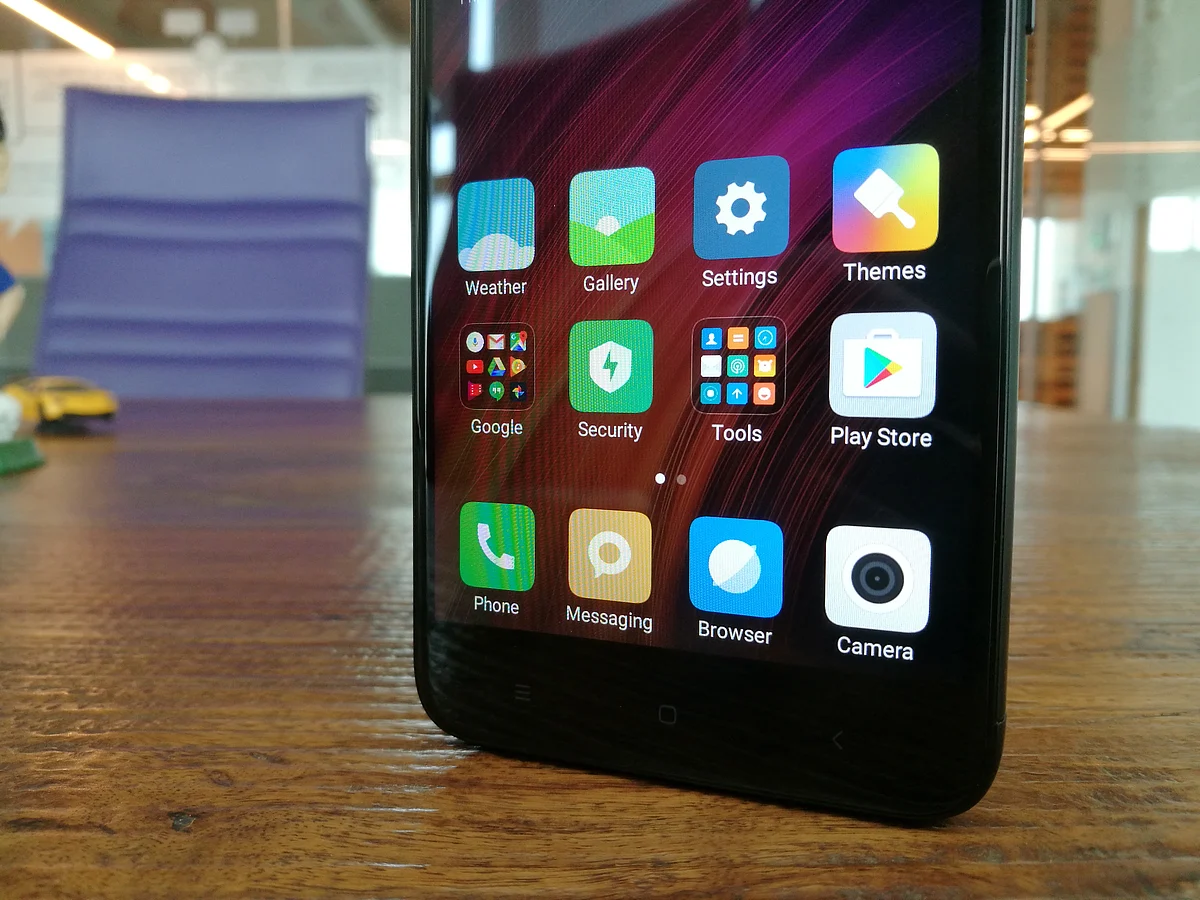 Redmi 4 doesn’t have backlit soft keys. (Photo: <b>The Quint</b>)