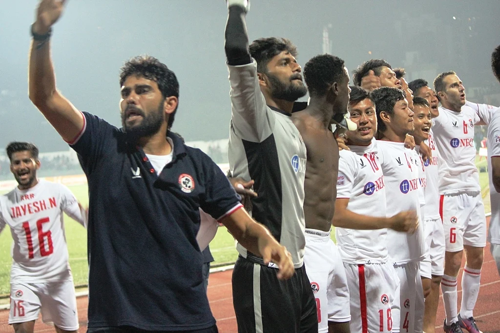 Khalid Jamil celebrates the I-League victory with his team. (Photo: iLeague)