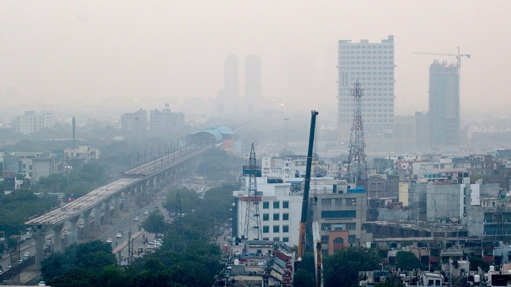 Pollution, fog and smog in Delhi during the winter. (Photo Courtesy: iStock)