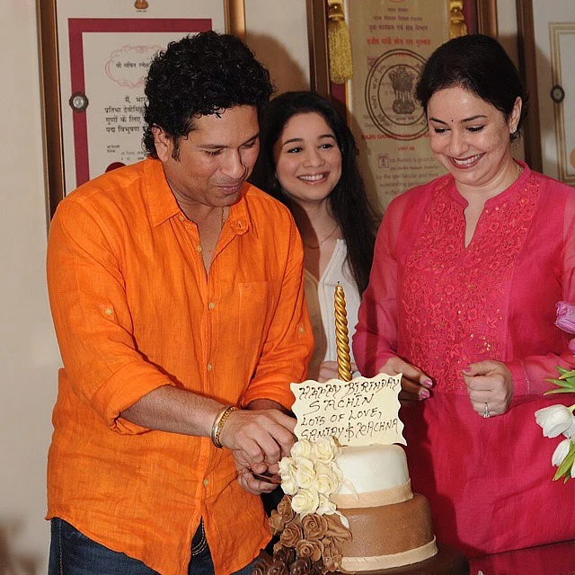 Photo Courtesy: Sachin Tendulkar/<a href="https://www.facebook.com/SachinTendulkar/photos/a.402901949734010.98326.344128252278047/968226093201590/?type=3&theater">Facebook</a>
