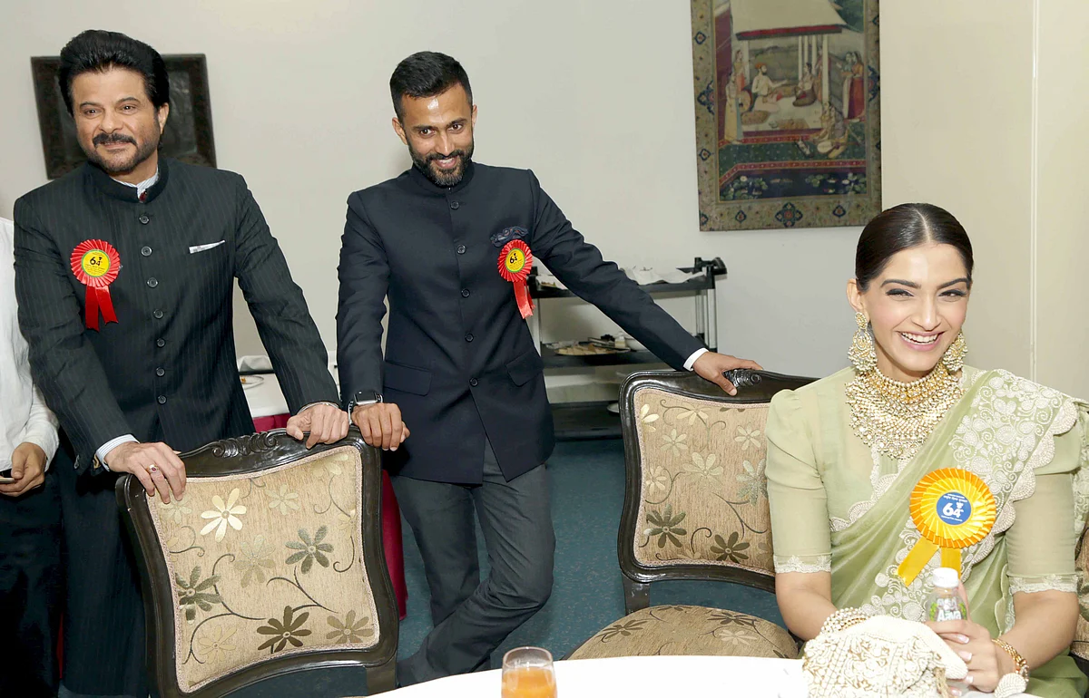 A jubilant Sonam with dad Anil and alleged boyfriend Anand Ahuja. (Photo: Yogen Shah)