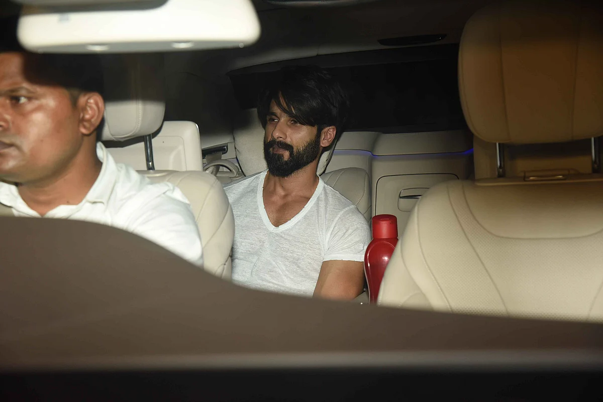 Shahid Kapoor drives in. (Photo: Yogen Shah)