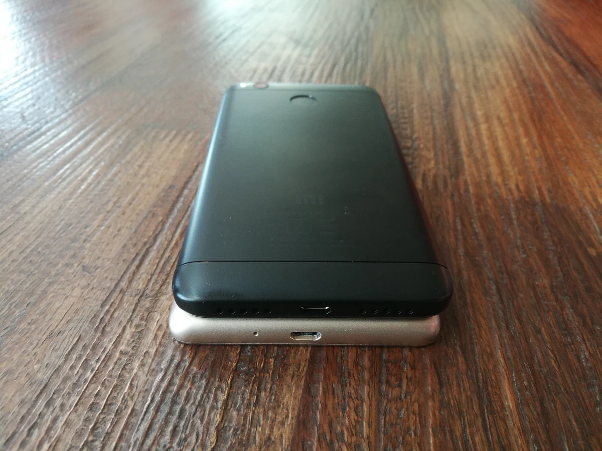 Speakers at the bottom on the Redmi 4. (Photo: <b>The Quint</b>)