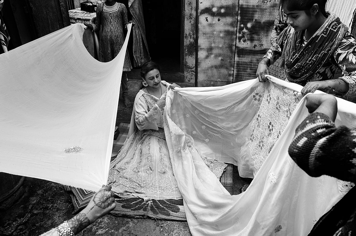 The story  of the Mukaish Badla artisans of Lucknow – their downfall, struggle and survival. 