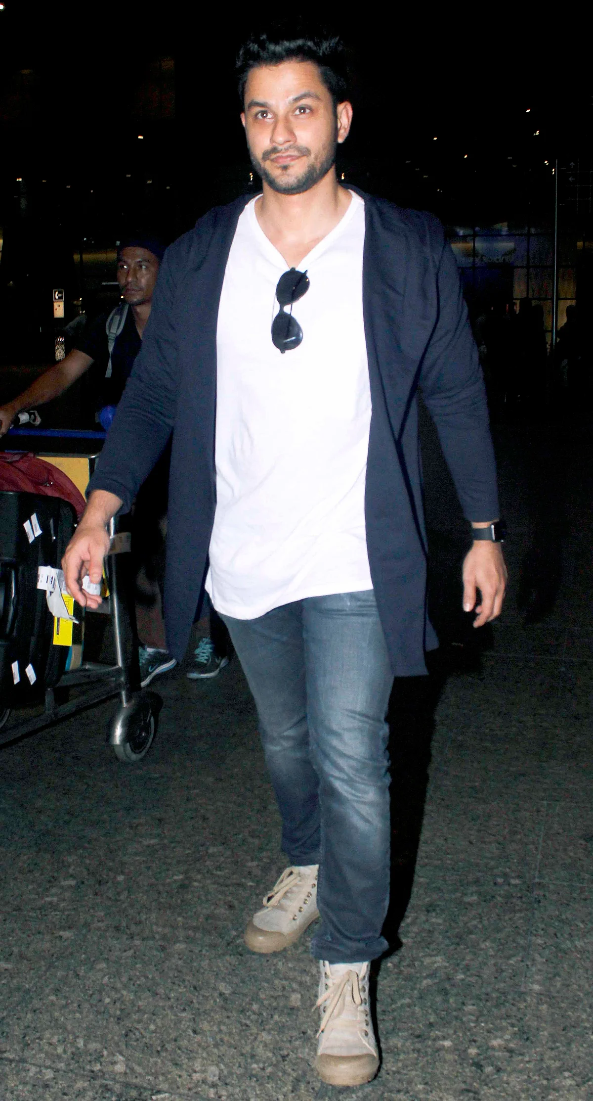 Daddy-to-be Kunal Khemu at the airport. (Photo: Yogen Shah)