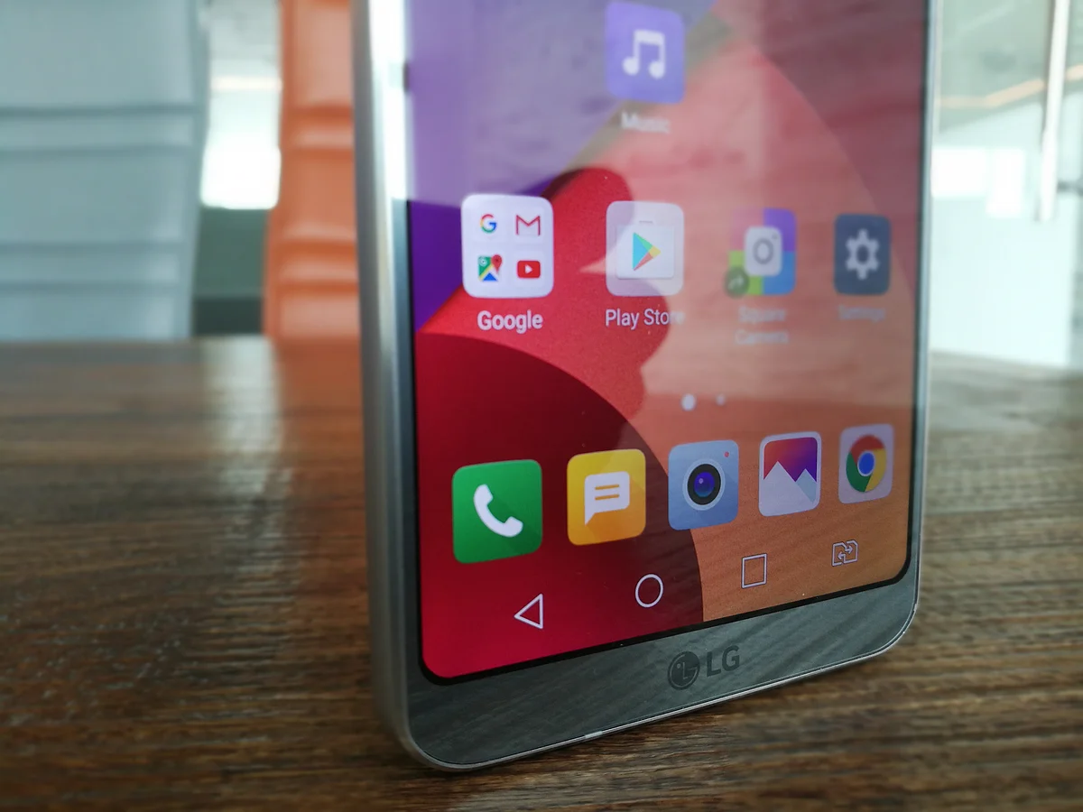 LG G6 comes with Gorilla Glass 3 on the front and Gorilla Glass 5 on the back.(Photo: <b>The Quint</b>)