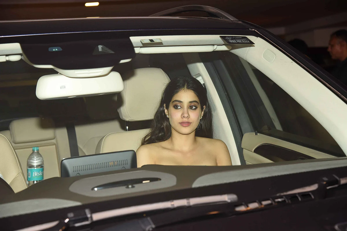 Jhanvi Kapoor turns heads. (Photo: Yogen Shah)