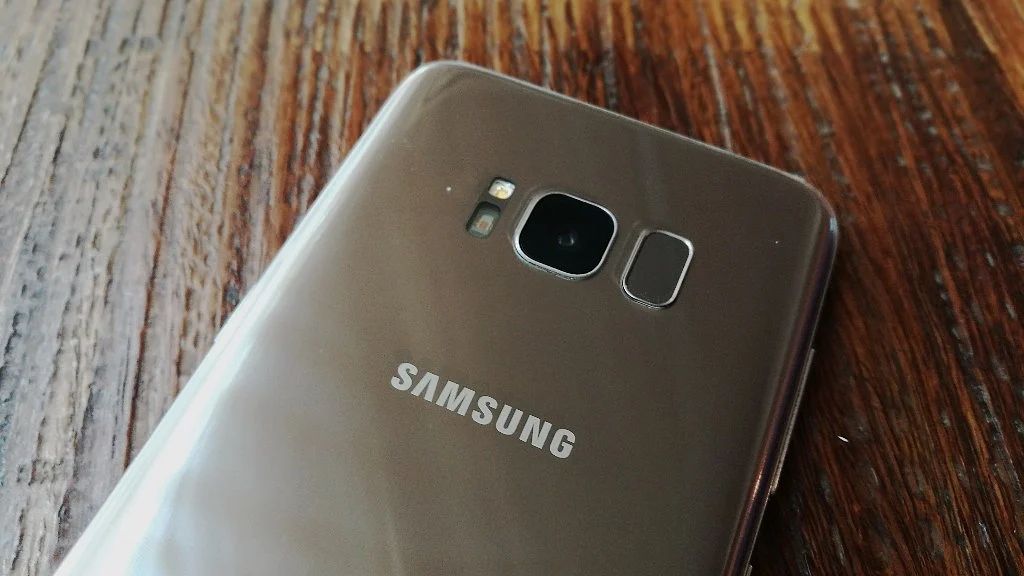 The 12-megapixel rear camera on the Galaxy S8. (Photo: <b>The Quint</b>)