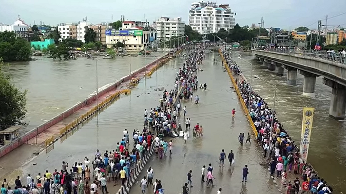 The 2015 Chennai disaster had left many homeless. A disaster management-focussed NGO stepped in to help the locals of the affected areas rebuild their lives. (Photo Courtesy: YouTube / <a href="https://www.youtube.com/watch?v=Udw2zGCAYq4">Selwyn Thomas</a>)