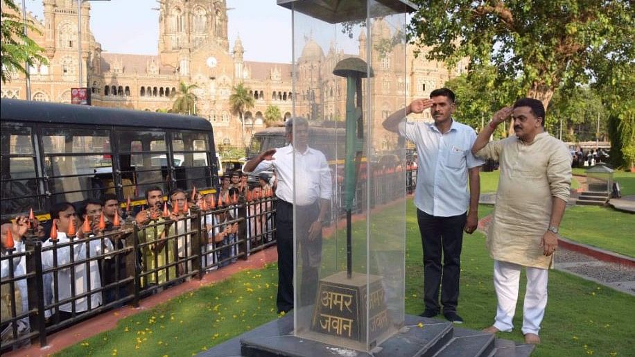 Yadav was in Mumbai on Monday to attend a prayer meeting organised by Mumbai Congress to pay tribute to jawans. (Photo Courtesy: Twitter/<a href="https://twitter.com/sanjaynirupam">@sanjaynirupam</a>)
