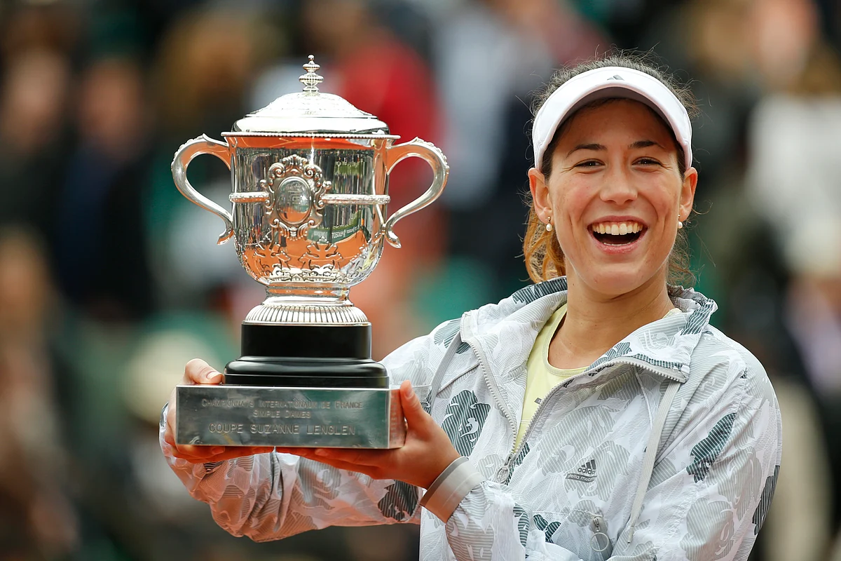 Garbine Muguruza with her 2016 French Open trophy. (Photo: AP)