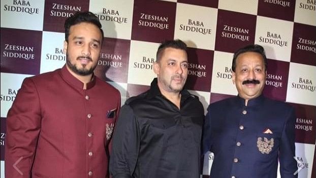 Baba Siddique (Left). (Photo Courtesy: <a href="https://www.facebook.com/photo.php?fbid=10206429662849123&amp;set=pcb.10206429667889249&amp;type=3&amp;theater">Facebook</a>)