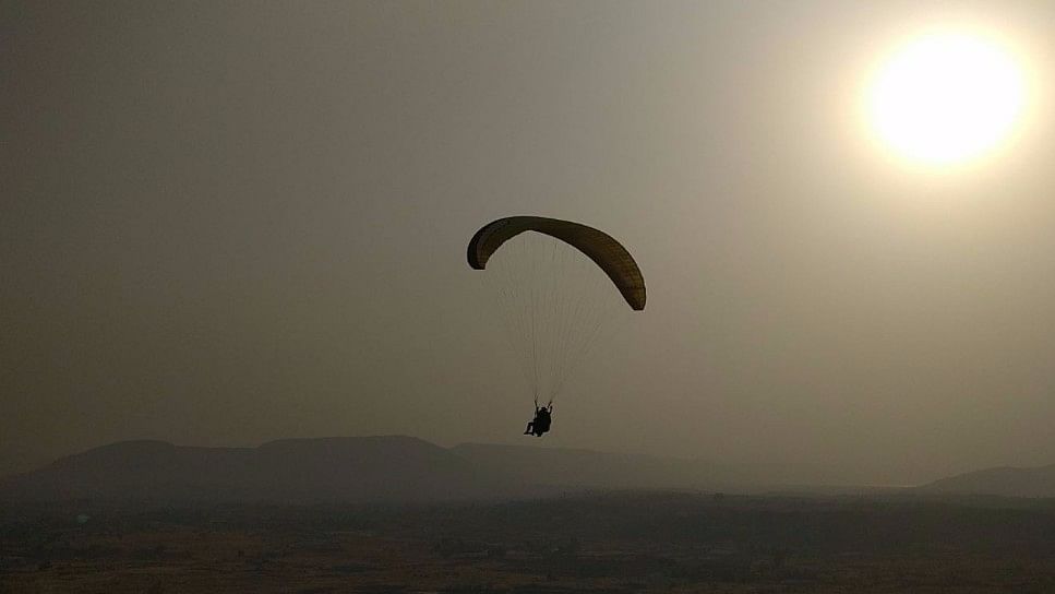 How about paragliding in Kamshet this weekend? 