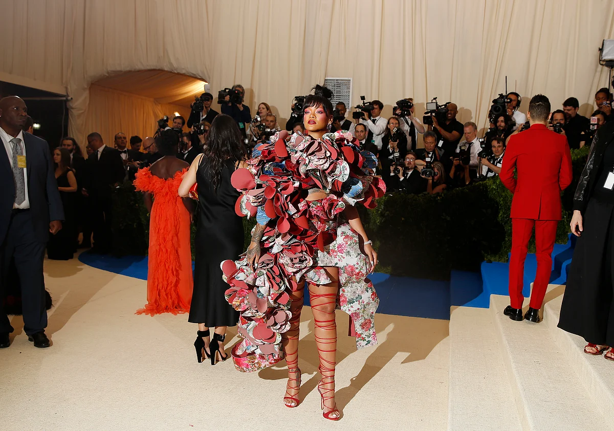 Rihanna in a jaw-dropping Comme des Garçons dress paired with strappy stiletto heels. (Photo: Reuters) 