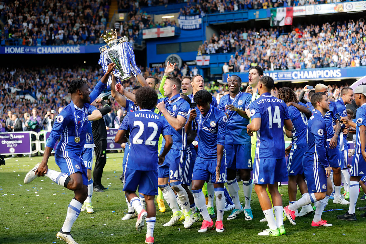 John Terry was given a guard of honour by his teammates as he was symbolically withdrawn in the 26th minute.