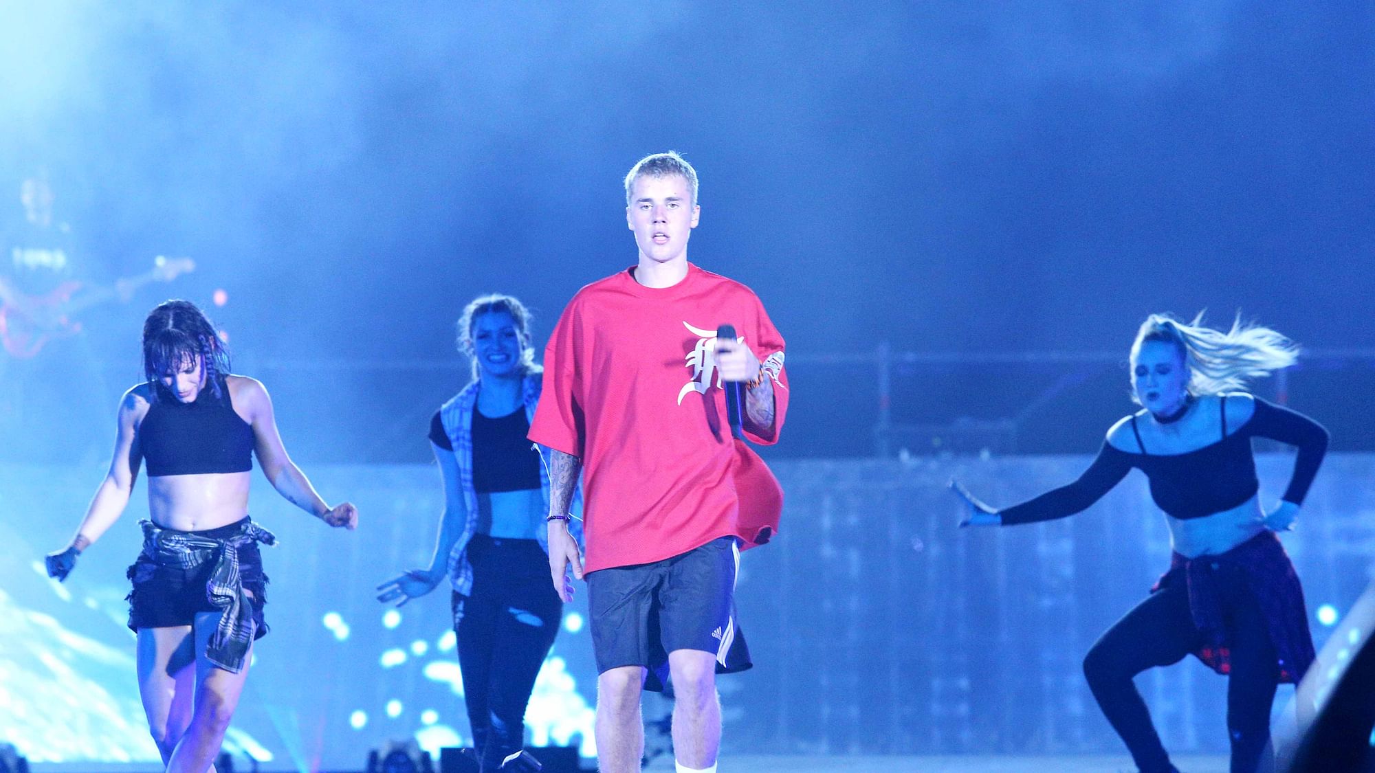 Justin Bieber performs on stage. (Photo: Yogen Shah)