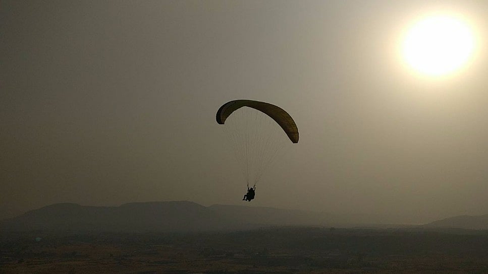 Parasailing in Kamshet is all you need to beat the blues. 