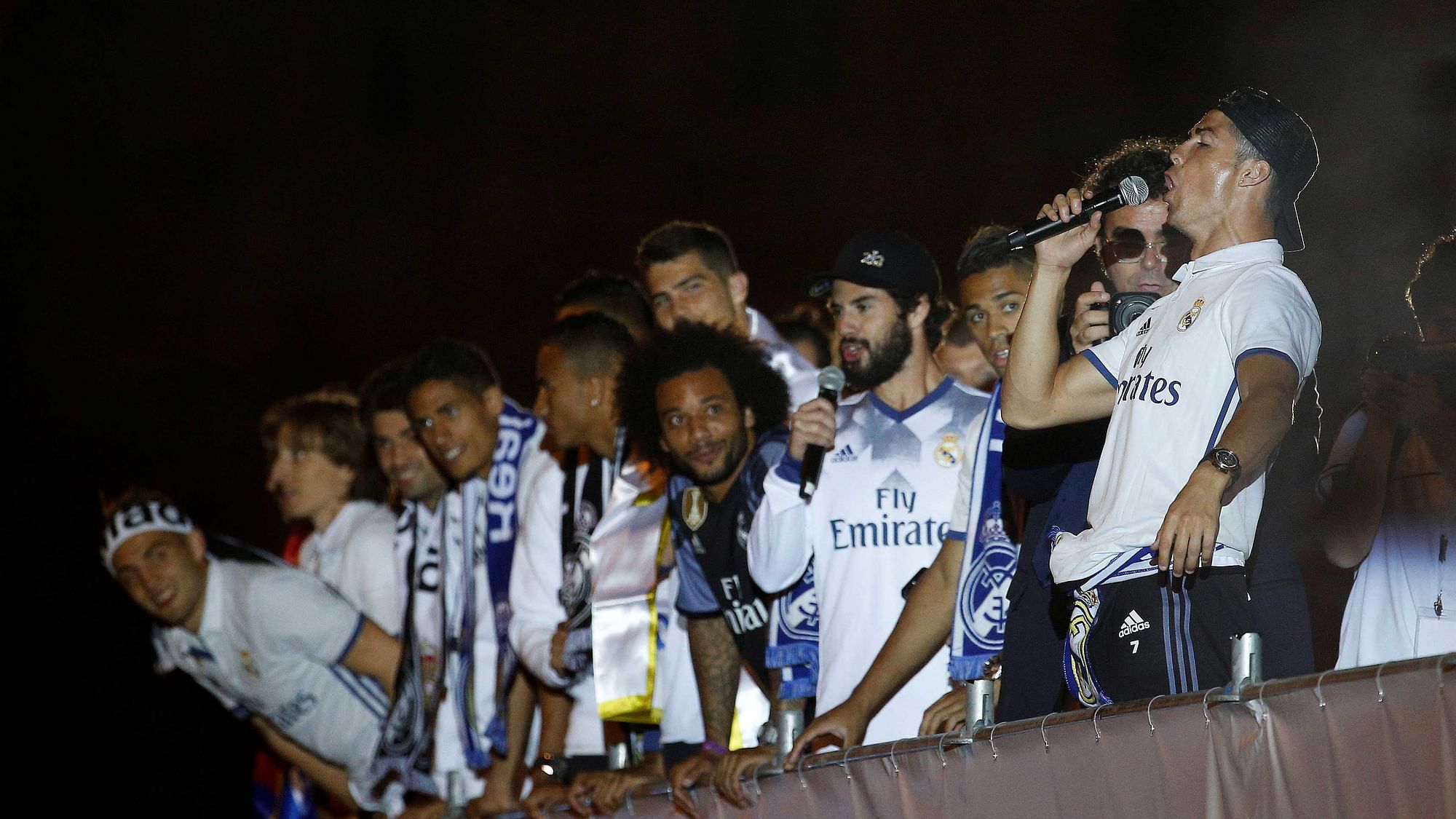 Real Madrid’s Cristiano Ronaldo (R) celebrates with team-mates in Cibeles square after Real Madrid won the La Liga title. (Photo: Reuters)