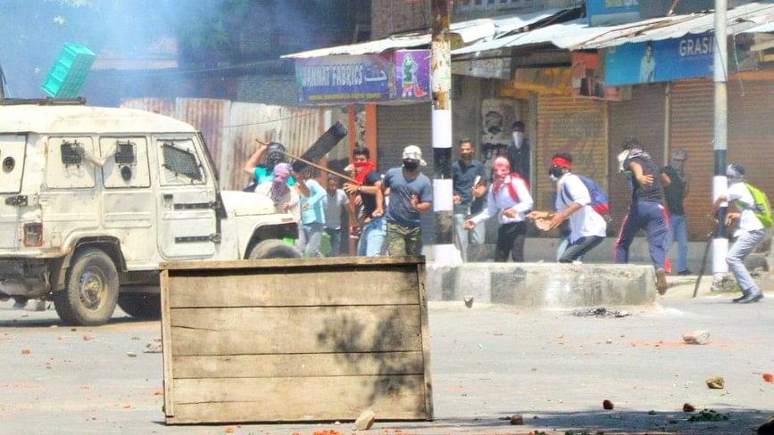 Kashmir’s summer unrest of 2017. (Photo courtesy: <a href="https://twitter.com/sudhirkumar62/status/868509686621810688">Twitter/Sudhir Kumar</a>)