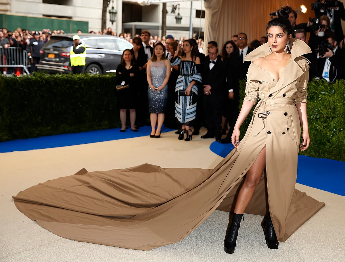 This trench-coat gown is sure to set a helluva trend. (Photo: Reuters)