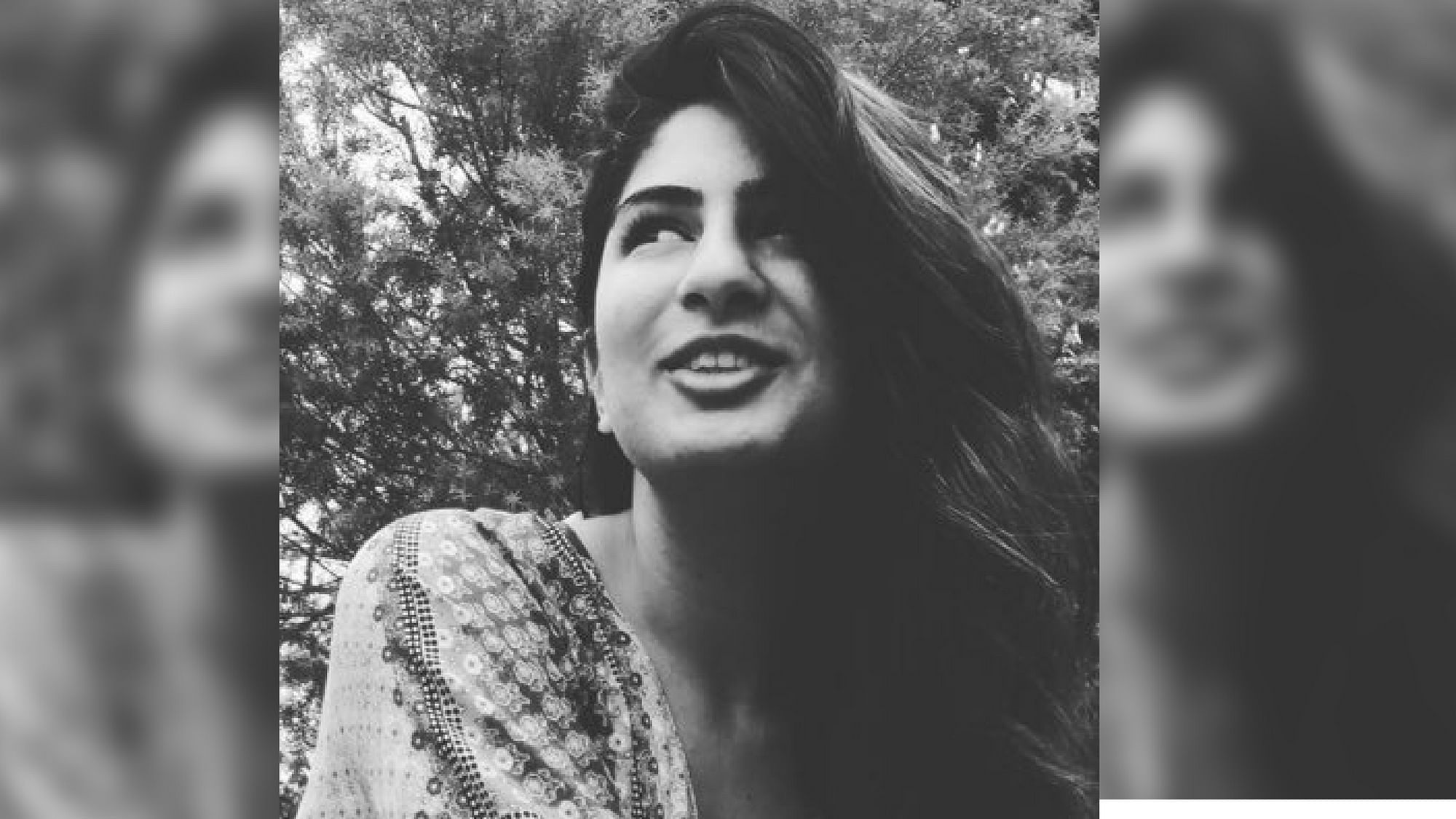 Gurmehar Kaur is penning a book. (Photo Courtesy: <a href="https://twitter.com/mehartweets">Twitter</a>/Image altered by <b>The Quint</b>)