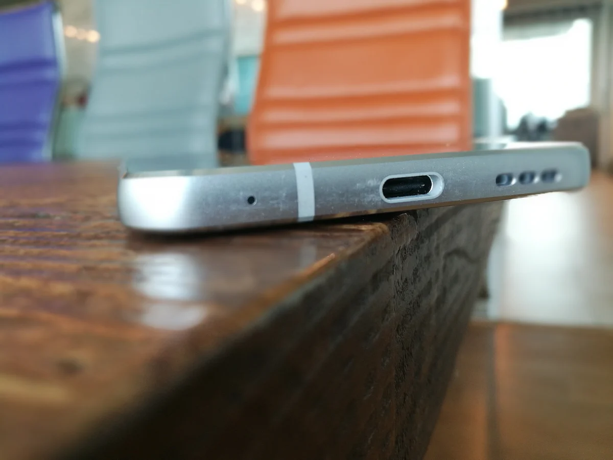 LG G6 supports type-C charging. ( Photo: <b>The Quint</b>)