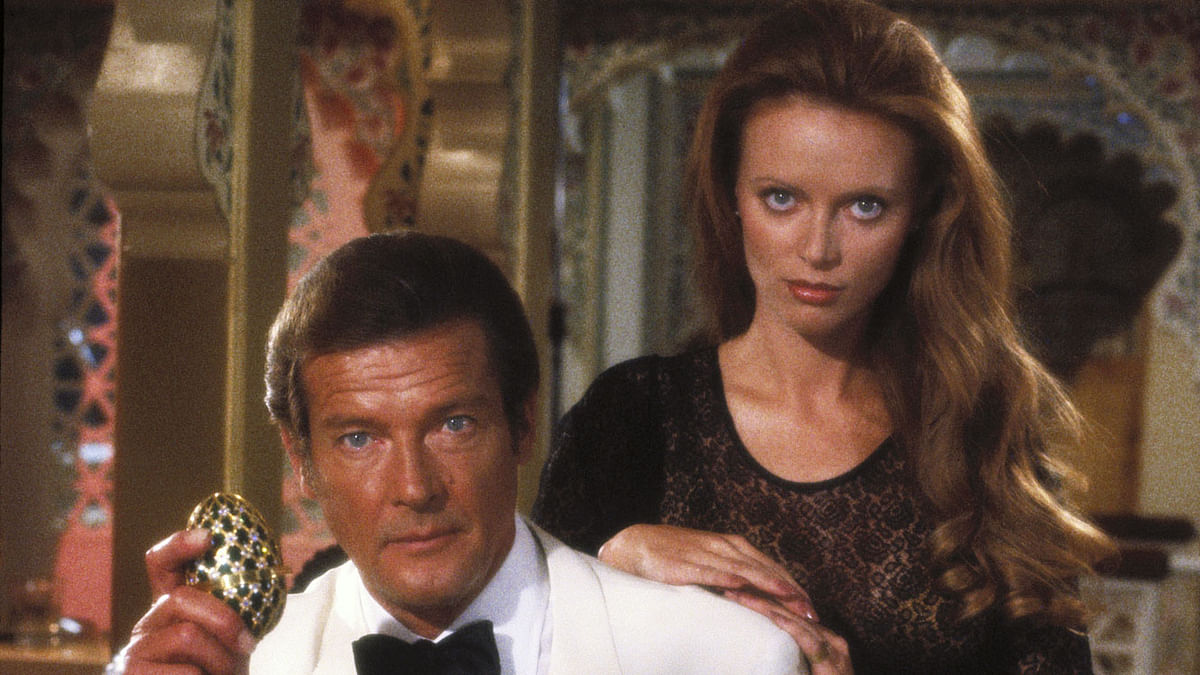 Khalid Mohamed recalls what it took to meet Roger Moore while he was shooting in India for a  James Bond film.