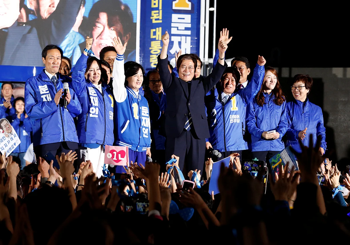 Moon Jae-in, the presidential candidate of the Democratic Party of Korea, attends his election campaign rally in Seoul, South Korea. (Photo: Reuters)