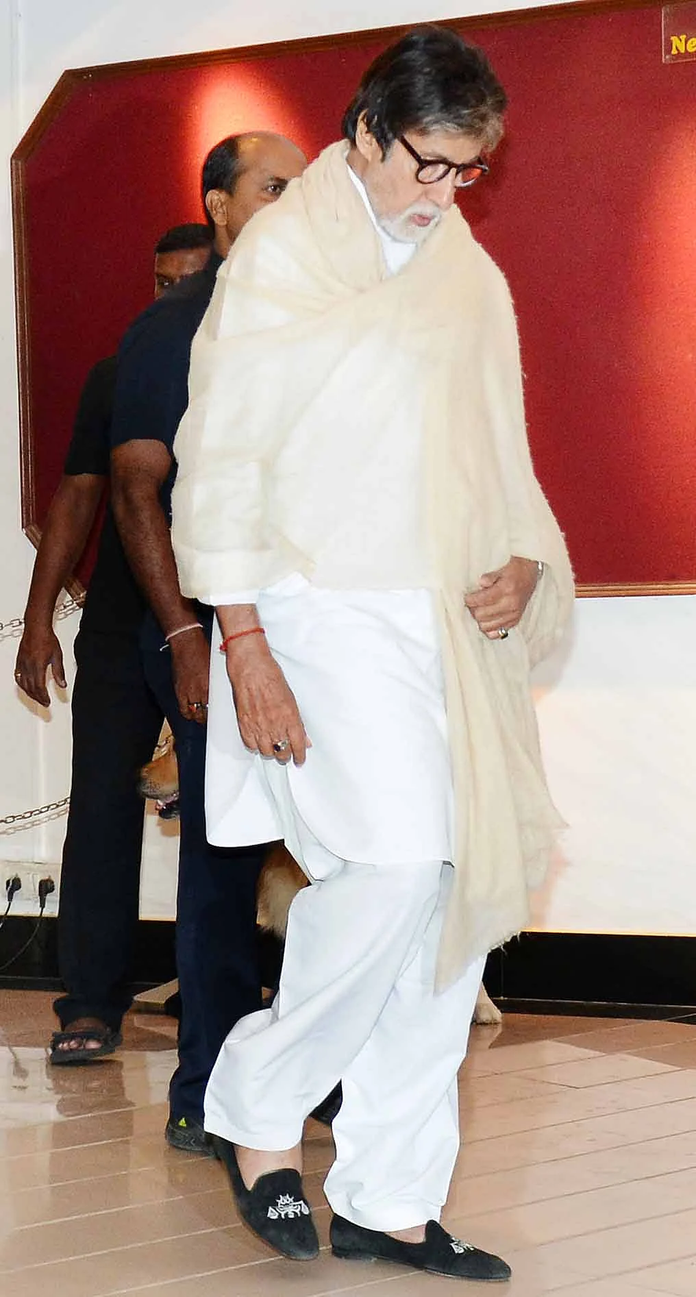 Amitabh Bachchan arrives for the prayer meeting. (Photo: Yogen Shah)