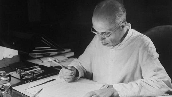A rare photo of Nehru at his desk at Anand Bhawan, writing. (Photo Courtesy: <a href="https://swaarth.wordpress.com/tag/nehru/">Swaarth Blog</a>)&nbsp;