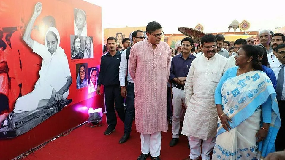 Draupadi Murmu at ‘Odisha Parba’, an Odisha festival at Delhi’s India Gate, along with the BJD’s Lok Sabha MP Baijayant Jay Panda (left) and Union Minister Dharmendra Pradhan (middle). (Photo Courtesy: Facebook/<a href="https://www.facebook.com/Baijayant-Jay-Panda-640369399392914/">@BaijayantPanda</a>)