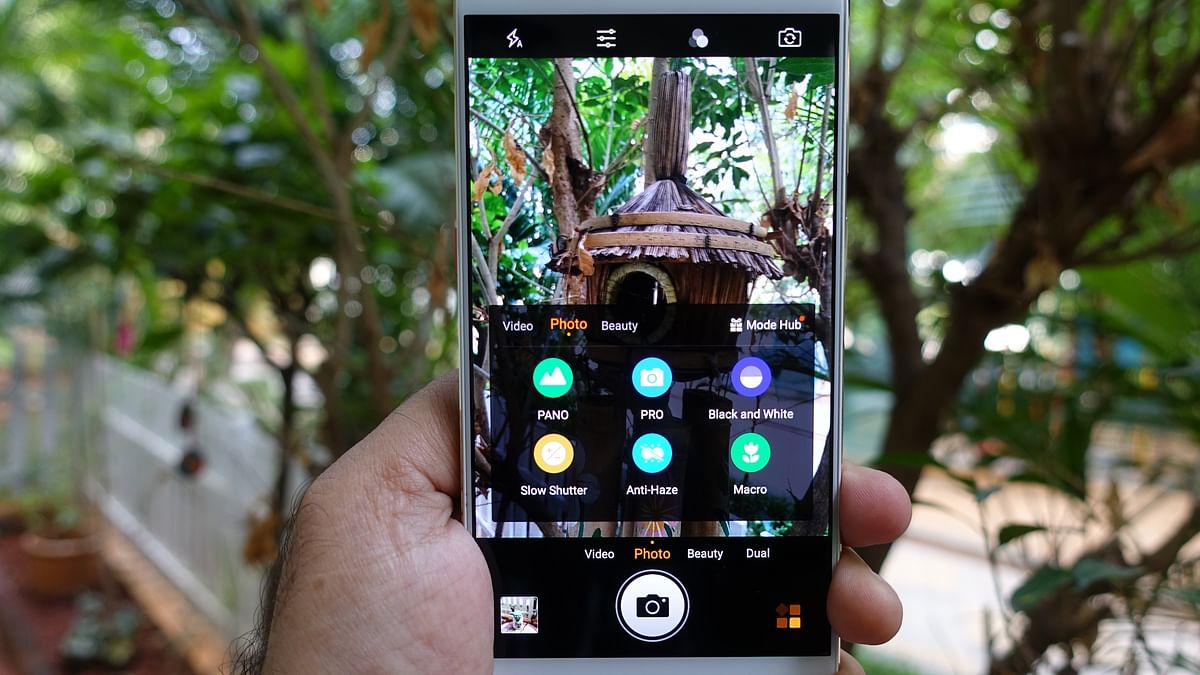 Micromax’s first dual camera phone runs on Android 6.0 Marshmallow. 