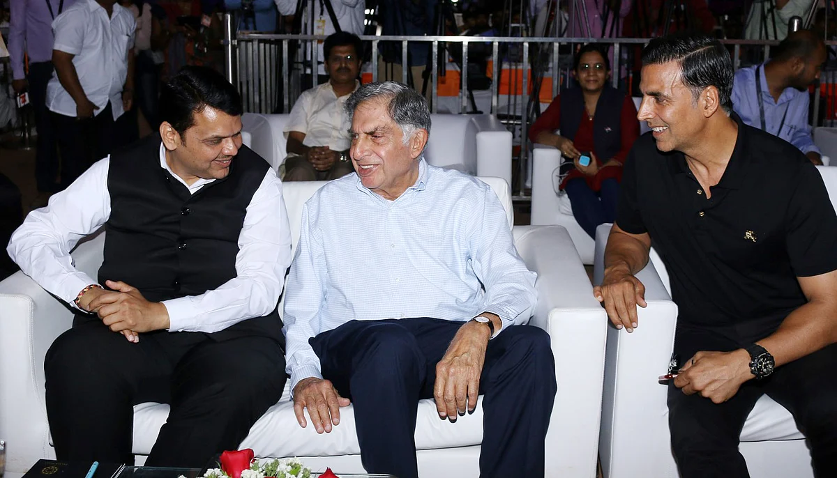 Fadnavis and Akshay share a moment with Ratan Tata. (Photo: Yogen Shah)