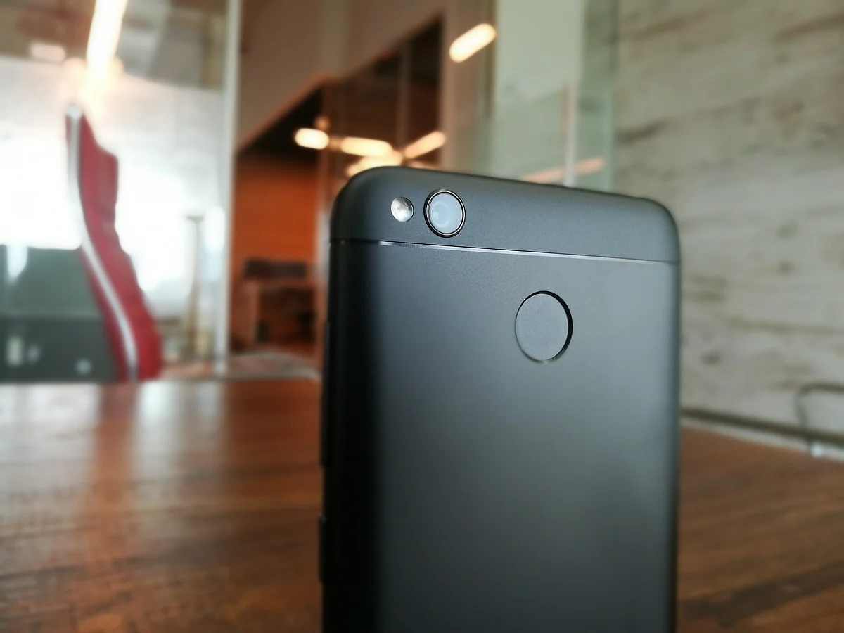 13-megapixel camera at the back. (Photo: <b>The Quint</b>)