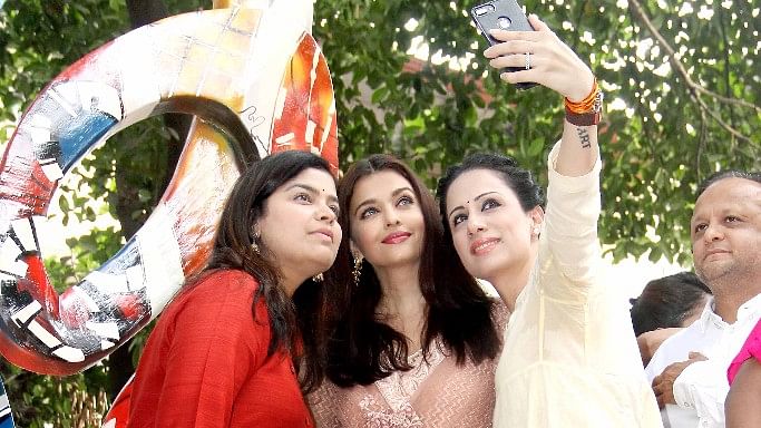 In Pics: Aishwarya Rai Bachchan Is All For Mumbai’s Street Art
